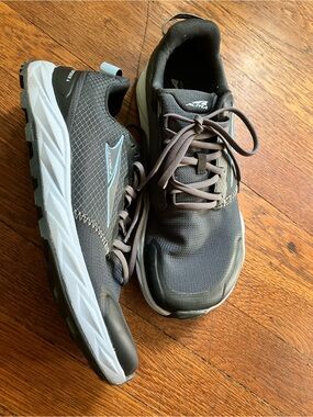 NEW Altra Women’s Trail Running Shoes - Superior 6